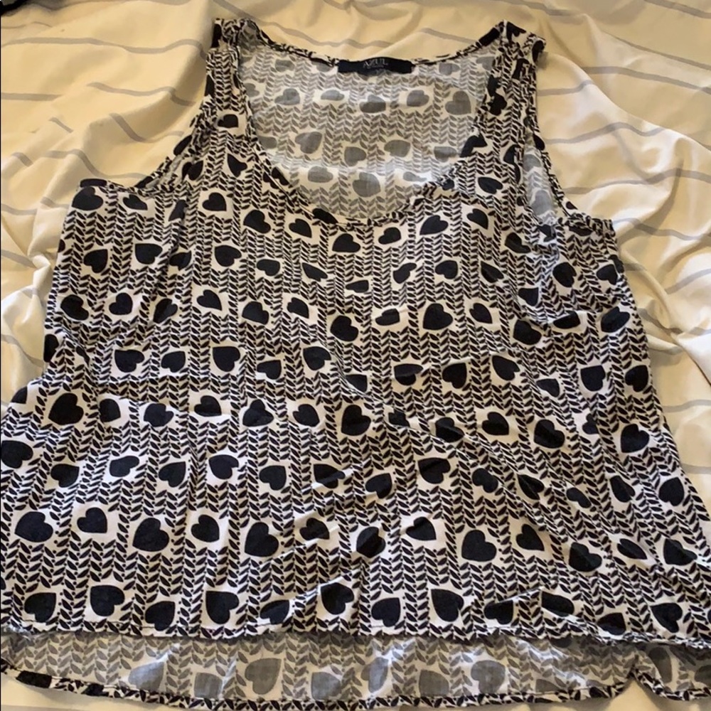 Comfortable tank top with heart print